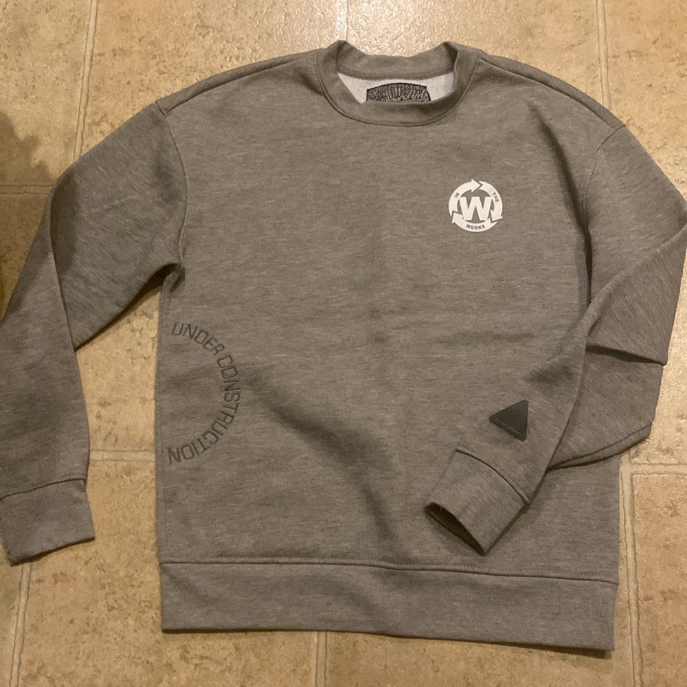 Grey men’s crew neck sweatshirt, tag says trademark Brooklyn cloth mfg co.